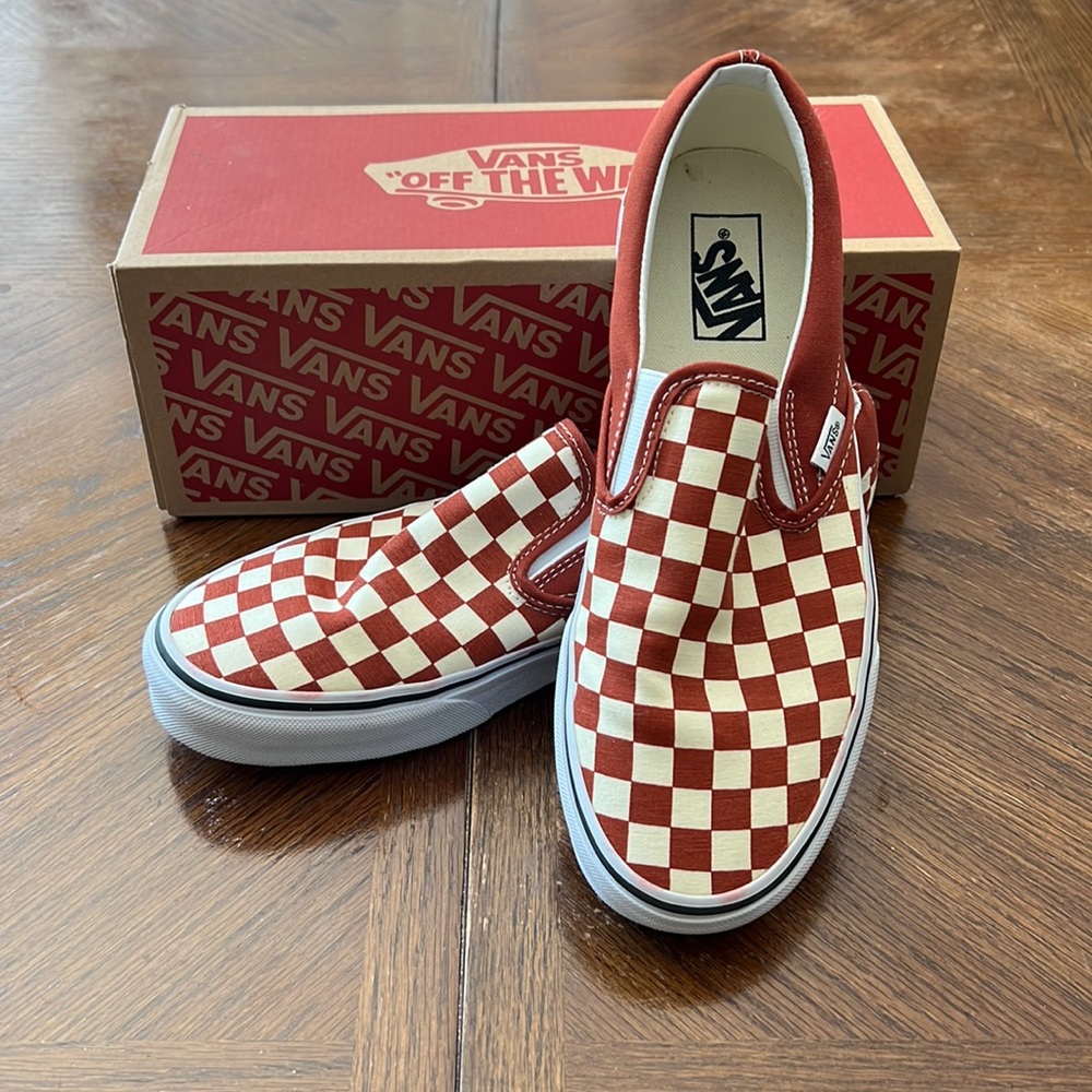 Vans- CLASSIC SLIP-ON CHECKERBOARD SHOE- Bosa Nova BRAND NEW. Men 8.5/Women 10